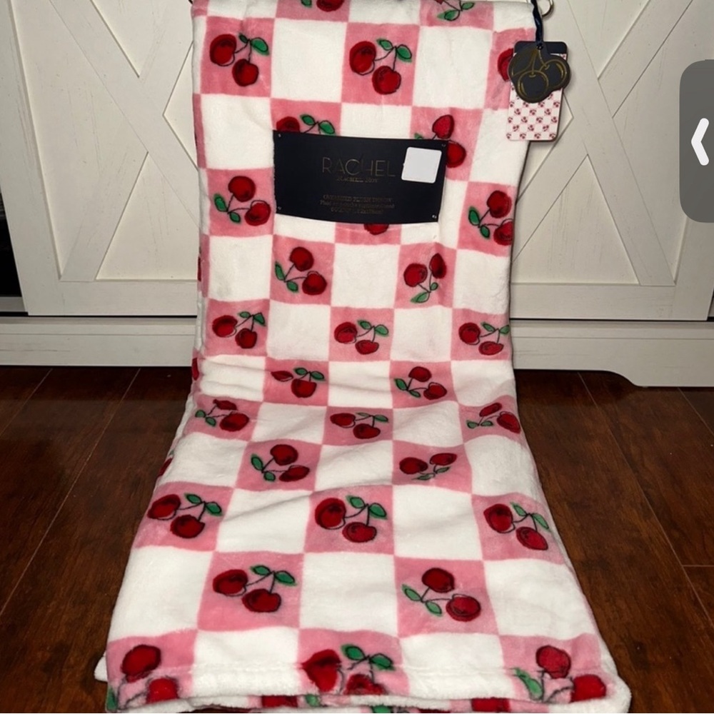 Super soft big brand new cherry blanket with tags - Picture 3 of 4